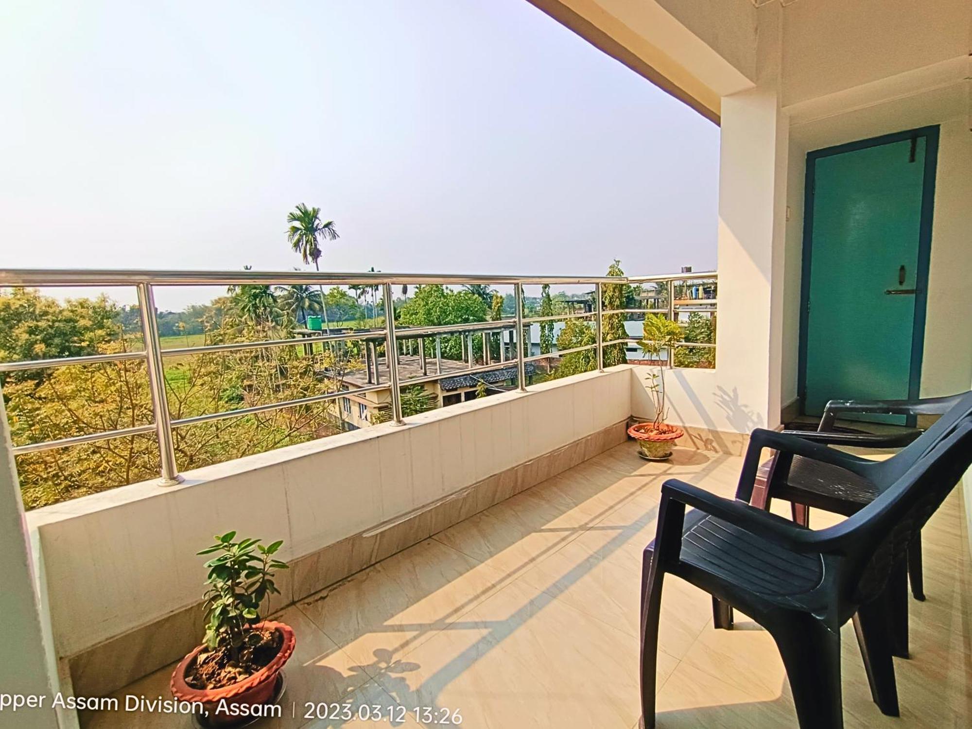 Taj Residency Holiday Homestay -Entire 1Bhk & 2Bhk Private Apartments -Call 767Ooo54Oo Jorhat Luaran gambar